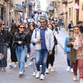 Turistes al carrer Ferran de Barcelona