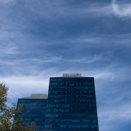 El logo de Cellnex Telecom, en su sede en Barcelona. E.P./David Zorrakino