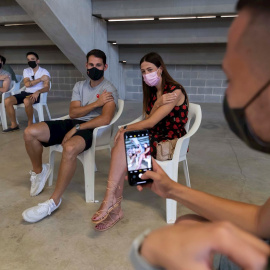 Jóvenes de entre 20 y 29 años se vacunan contra la covid en el Estadio Nueva Condomina de Murcia el 16 de julio de 2021.