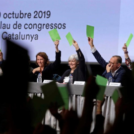 Votació del document sobre posicionament i objectius polítics a l'Assemblea de Càrrecs Electes. EFE / Susanna Sáez