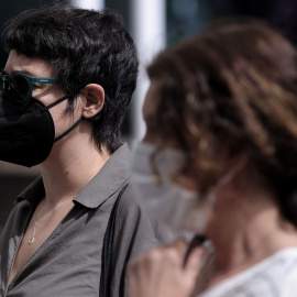 La asesora del Ministerio de Igualdad, Teresa Arévalo (izquierda), acude a los Juzgados de Plaza Castilla para declarar el 14/07/2021.