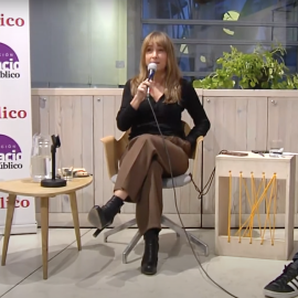 Ana Pardo de Vera, directora corporativa de 'Público', en calidad de moderadora, junto a Pilar Sánchez Acera (PSOE Madrid) y Jesús Santos (Podemos Madrid).