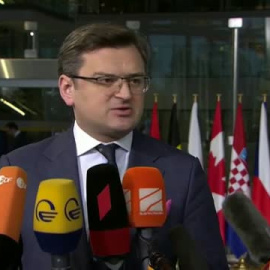 Ucrania reclama ante la OTAN más sanciones y más armas