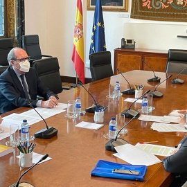 El Defensor ha recibido a miembros de la Federación de Asociaciones Defensa para la Defensa de la Sanidad Pública (FADSPU) y de la Mesa en Defensa de la Sanidad Pública de Madrid (MEDSAP). Ángel Gabilondo ha podido departir con Marciano Sánchez y Est