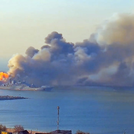 Incendio del buque insignia de la Flota del Mar Negro de la Armada Rusa, el navío 'Moskva'