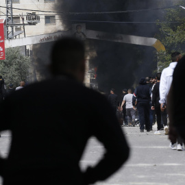 Los enfrentamientos estallan luego de una incursión israelí mortal dentro de un campo de refugiados de Jenin, cerca de Jenin, Cisjordania, 09 de abril de 2022