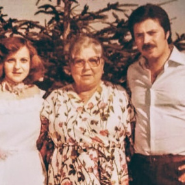 Elisa Garrido, ‘La Mañica’, en la boda de su hermano en los años 70./ Cedida por la familia