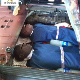 La Guardia Civil y el Servicio de Prevención y Extinción de Incendios (SPEIS) de Melilla han rescatado a dos inmigrantes de origen subsahariano que trataban de pasar la frontera desde Marruecos enclaustrados en un doble fondo en los bajos de un vehícul