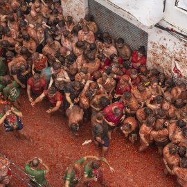 28/08/2024 Cientos de personas durante la Tomatina de Buñol 2024, a 28 de agosto de 2024.