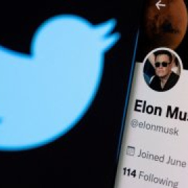 El multimillonario Elon Musk lanza una OPA sobre Twitter por 40.000 millones y amenaza con vender sus acciones si la rechazan