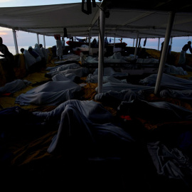 Migrantes en el barco de Open Arms este lunes. REUTERS/Juan Medina