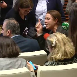 Momento en el que Nadia Otmani reprocha a Javier Ortega Smith su intervención.