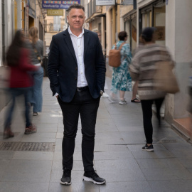 Juan Antonio Delgado posa después de la entrevista en el centro de Sevilla.