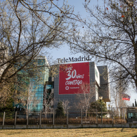 Edificio de Telemadrid con una pancarta en la que se lee 'Por 30 años contigo', en la Calle de Paseo del Príncipe, en la Ciudad de la Imagen, a 10 de enero de 2020.