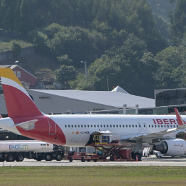 Foto de archivo de un avión de Iberia en el aeropuerto de Alvedro, en A Coruña.