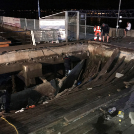 El presidente de la Autoridad Portuaria de Vigo, Enrique César López Veiga, ha apuntado a un "fallo estructural" como posible causa del desplome. / EFE