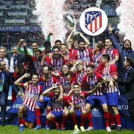 Los jugadores del Atlético de Madrid celebran su victoria ante el Real Madrid. - REUTERS