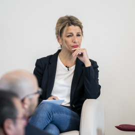 La vicepresidenta y ministra de Trabajo, Yolanda Díaz, durante una reunión para tratar la precariedad laboral, en el Círculo de Bellas Artes, a 28 de abril de 2022, en Madrid