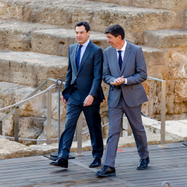 El Presidente de la Junta de Andalucía, Juanma Moreno, y el vicepresidente de la Junta, Juan Marín, ante el Teatro Romano de Málaga a 19 de abril del 2022.