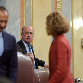 El diputado de Vox por Valencia, Ignacio Gil Lázaro (c) toma posesión de su asiento como cuarto vicepresidente de la Mesa del Congreso