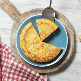 El 72% de los españoles prefieren la tortilla de patata con cebolla y el 53 %, poco hecha