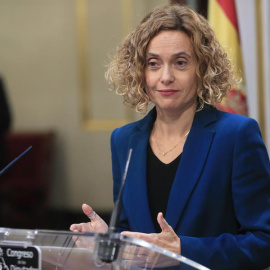 La presidenta del Congreso Meritxell Batet se dirige a los medios de comunicación durante la rueda de prensa tras la primera reunión de la Mesa