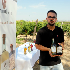 15/08/2024 - Marc Cuenca amb apolles de Marnuthem, reconegudes com el millor vermut del món.