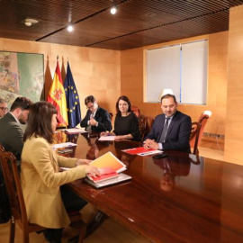 Imagen de la reunión de las delegaciones de PSOE y de ERC, en la negociación de un posible acuerdo para la investidura de Pedro Sánchez.