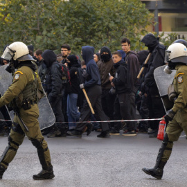 Estudiantes marchan en la manifestación en recuerdo a Alexis Grigoropoulos en Atenas. / EMMA PONS