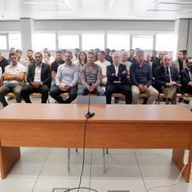 Vista general de algunos de los acusados en el juicio por el posible amaño de un encuentro, el que disputaron el Levante y el Zaragoza en la última jornada de la campaña 2010-201. EFE/ Kai Försterling/Archivo