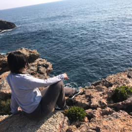 Foto de C.M.C de espaldas.