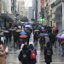 Lluvia en una calle de Madrid. EUROPA PRESS/Archivo