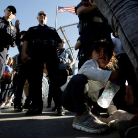 Familias migrantes en la frontera con México en Ciudad Juárez hace unos días. REUTERS/José Luis González