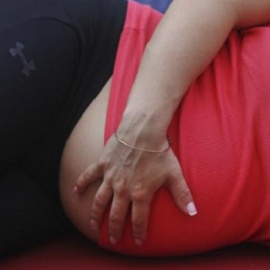 Mujer en periodo de gestación. / Reuters