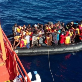 Imagen de archivo de un rescate de Salvamento Marítimo en el mar de Alborán.- SALVAMENTO MARÍTIMO/ ARCHIVO