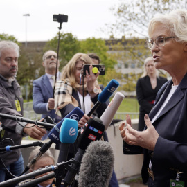 26/04/2022. La ministra de Defensa alemana, Christine Lambrecht, atiende a la prensa en la base militar estadounidense de Ramstein. a 26 de abril de 2022.