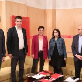 Sánchez levanta el veto a Bildu y el PSOE se sienta con la formación vasca en el Congreso