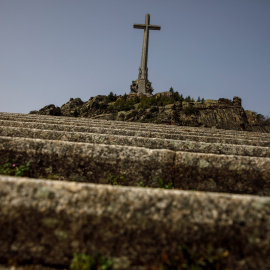 Vista de la Cruz de 150 metros de alto que corona la Basílica del Valle de los Caídos. REUTERS/Juan Medina