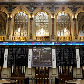 03/05/2022. Varios paneles del Ibex 35 en el Palacio de la Bolsa, a 3 de mayo de 2022, en Madrid.