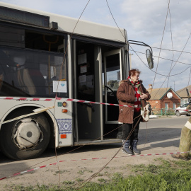 4/5/22-Civiles evacuados de la planta de Azovstal y de viviendas adyacentes en Mariúpol llegan a Bezimenne, en Donetsk, a 3 de mayo de 2022.
