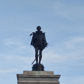 La estatua de Miguel de Cervantes de Alcalá de Henares
