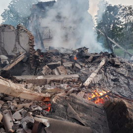 08/05/2022 Un edificio parcialmente destruido después de que un colegio fuera bombardeado en Belogorovka, Ucrania