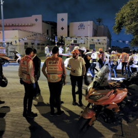 05/05/2022 Testigos del ataque en la ciudad de Elad, en el centro de Israel
