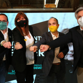 29/01/2021 - Laura Borràs i Jordi Turull, al centre de la imatge -amb Josep Rull i Albert Batet als extrems- en un acte de campanya de 2021.