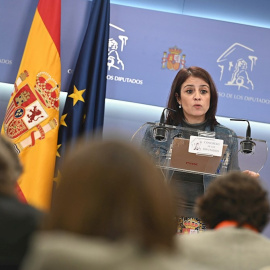16/12/2019.- La portavoz socialista en el Congreso, Adriana Lastra, ofrece una rueda de prensa posterior a las reuniones de Sánchez con Casado, primero, y con Arrimadas, después, este lunes en el Congreso de los Diputados en Madrid. EFE/ Fernando Villar