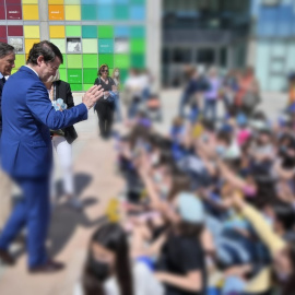 Mañueco utiliza a los escolares para darse autobombo