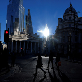 El edificio del Banco de Inglaterra, en la City londinense. REUTERS/Toby Melville