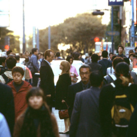 En la película de Sofia Coppola ‘Lost in translation’ (2003), los personajes, dos estadounidenses en Tokio, se sienten solos en una cultura que no es la suya. La expresión ‘lost in translation’ se refiere a los matices que se pierden de un idiom