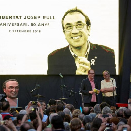 Acte d'homenatge a l'ex-conseller empresonat Josep Rull, a la Plaça Vella de Terrassa. EFE / Alejandro García