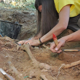 Exhumación de una fosa común con víctimas mortales de la represión franquista | ARMH